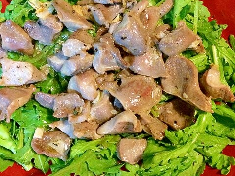 熱々をジュッ☆春菊と砂肝のサラダ